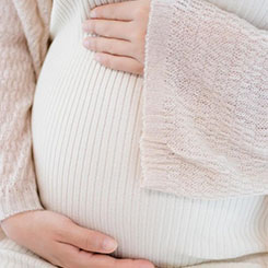 虽然市盈率还高达🏂100倍🦆🇹🇱，但业务基础🧫和财务🍼🆑表现远比x🈳